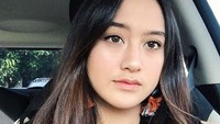 Belum lama ini beredar video aktris muda Salshabilla Adriani yang tengah merokok. Ia pun mengaku risih dengan munculnya video tersebut.  Foto: Dok. Instagram/salshabillaadr