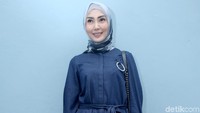 Wanita yang biasa tampil dengan gaya rambut pendek tersebut itupun mengatakan bahwa tugas utamanya adalah di rumah. Pool/Noel/detikFoto.