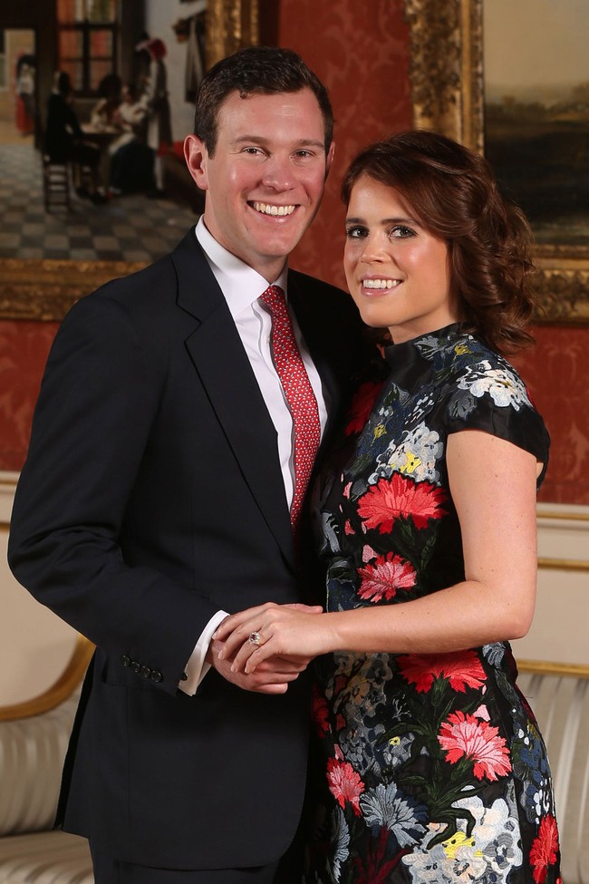 Walau dilarang, Putri Eugenie memiliki akun media sosialnya sendiri. Sang Putri juga memamerkan foto pertunangannya dengan Jack Brooksbank bulan Januari kemarin. Keduanya akan menikah hari ini. Foto: Jonathan Brady - WPA Pool/Getty Images