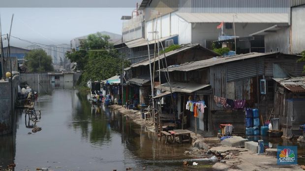 Suasana pemukiman di kawasan Muara Baru, Jakarta, Selasa (23/1/2018).