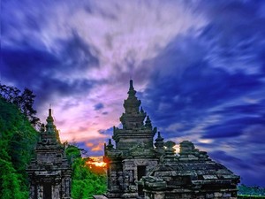Mentari Pagi di Sisi Candi
