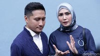 Mereka pun sempat bingung dengan kondisi tersebut. Pool/Palevi S/detikFoto.