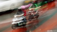 Kini pengendara sepeda motor bisa melintas di Thamrin. Rengga Sancaya/detikcom.