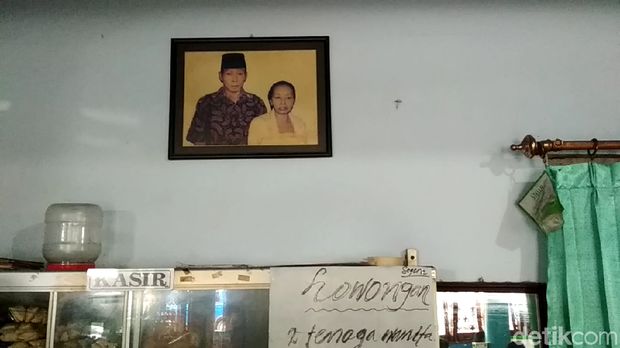 Mendiang orangtua Sukari/