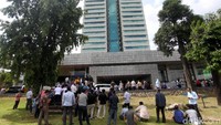 Gempa itu, berdasarkan kedalamannya disebabkan oleh aktivitas subduksi Lempeng Indo-Australia yang menunjam ke bawah Lempeng Eurasia di selatan Banten.