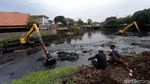 Cegah Sedimentasi, Pengerukan Kali Krukut Terus Dilakukan