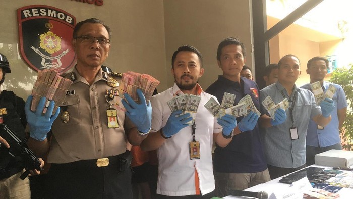 Bermodal Uang Palsu, Penipu ini Raup Untung Ratusan Ribu Dolar AS