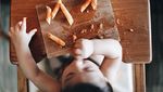 Lihat Nih 8 Foto Kawa, Anak Andien Saat Makan yang Bikin Gemas!