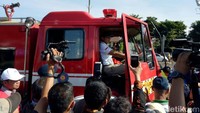 Sandiaga membacakan sambutan Menteri Tenaga Kerja Hanif Dakhiri yang berpesan kepada pekerja untuk mengutamakan keselamatan kerja.