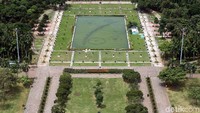 Wakil Gubernur DKI Sandiaga Uno berambisi mengubah kawasan Monas menjadi seperti Central Park di New York. Rengga Sancaya/detikcom.