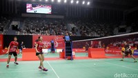 Ricky/Debby merayakan kemenangan.