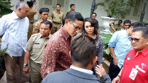  Sandiaga melakukan rapat mengenai pembentukan mental health institute di Jakarta. 