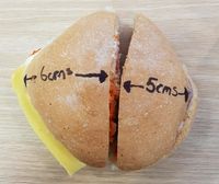 Karena Potongannya Tak Sama Rata, Nenek Ini Kembalikan Sandwich yang Dibeli