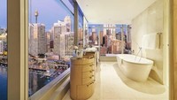 Dari Australia, ada Hotel Sofitel Sydney Darling Harbour yang baru saja dibuka Oktober 2017 lalu. Hotel ini merupakan salah satu yang terbesar di Sydney dengan biaya menginap dari USD 300/malam atau sekitar Rp 3,9 juta (Sofitel Sydney Darling Harbour)