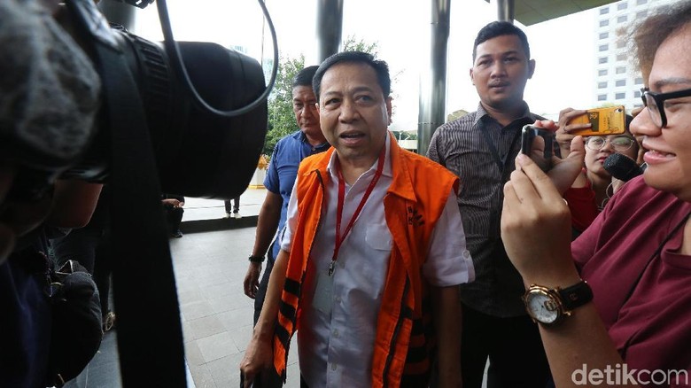Setya Novanto Enggan Ungkap Siapa Anggota DPR yang Diincarnya Setya Novanto Enggan Ungkap Siapa Anggota DPR yang Diincarnya