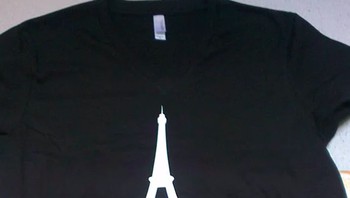 Tulisannya London, tapi gambarnya menara Eiffel di Paris. (Foto: Internet)