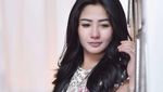 Bikin Lambe Turah Diomelin, Nih Si Seksi yang Lengket-lengket sama Gading