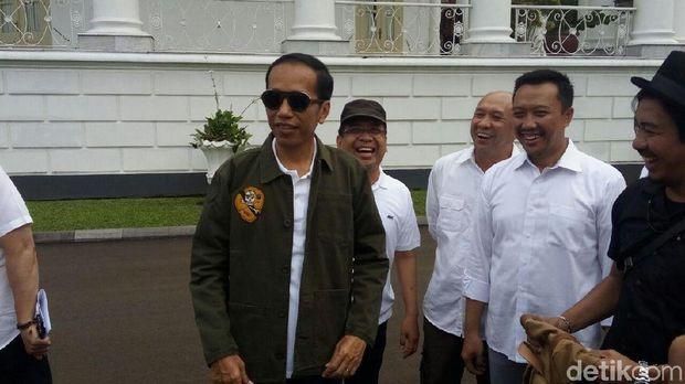 Cerita Jokowi Kepincut Jaket Garang Made In Bandung