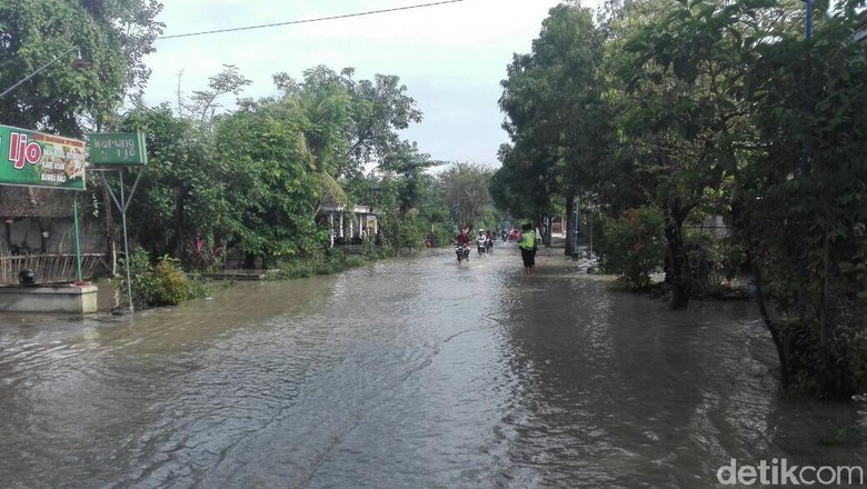 Hujan Deras, Banjir Lumpur Terjang Sebagian Wilayah Ponorogo Hujan Deras, Banjir Lumpur Terjang Sebagian Wilayah Ponorogo