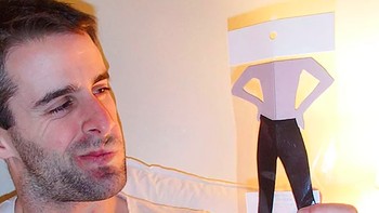Mau beli celana panjang, tapi ukurannya hanya cocok buat seukuran boneka barbie. (Foto: Internet)