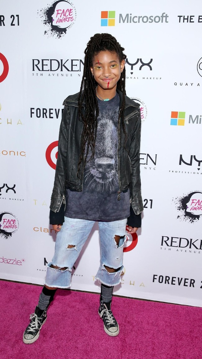Nah, ini penampilan terdahulu Willow. Bagaimana menurut kalian perubahan gaya Willow ini?  Foto: Getty Images