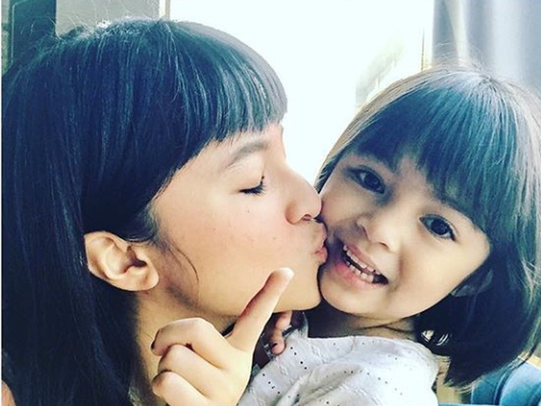 Selama Ramadan, Marshanda Komunikasi dengan Sienna Lewat Video Call Selama Ramadan, Marshanda Komunikasi dengan Sienna Lewat Video Call
