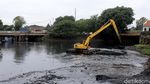 Cegah Sedimentasi, Pengerukan Kali Krukut Terus Dilakukan