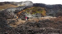 Sebut saja Krafla dan Dimmuborgir. Di sanalah panorama tempat iblis mendarat di Bumi terlihat (Anita Isalska/BBC Travel)