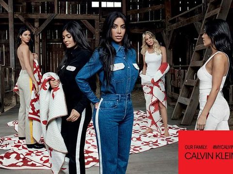 Kylie Jenner Pertama Kali Tampil di Publik dengan Sembunyikan Perut