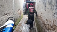Abdul saat ini tinggal seorang diri di sebuah kontrakan di Gang Taruna, RT 07 RW 12, Kelurahan Husein Sastranegara, Kecamatan Cicendo, Kota Bandung. Sementara istrinya memilih menetap di Gunung Halu, KBB. Ia mengunjungi istrinya satu bulan sekali.