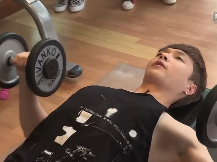 Foto: Ayo Siapapun Bisa Coba Olahraga Ala Lay EXO!