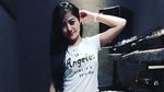 Bikin Lambe Turah Diomelin, Nih Si Seksi yang Lengket-lengket sama Gading