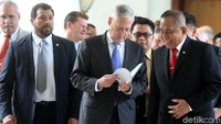 Pertemuan Ryamizard dengan Mattis dilakukan secara tertutup mulai pukul 09.35 WIB setelah upacara jajar kehormatan.