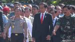 Potret Presiden Jokowi Diapit Kapolri dan Panglima TNI