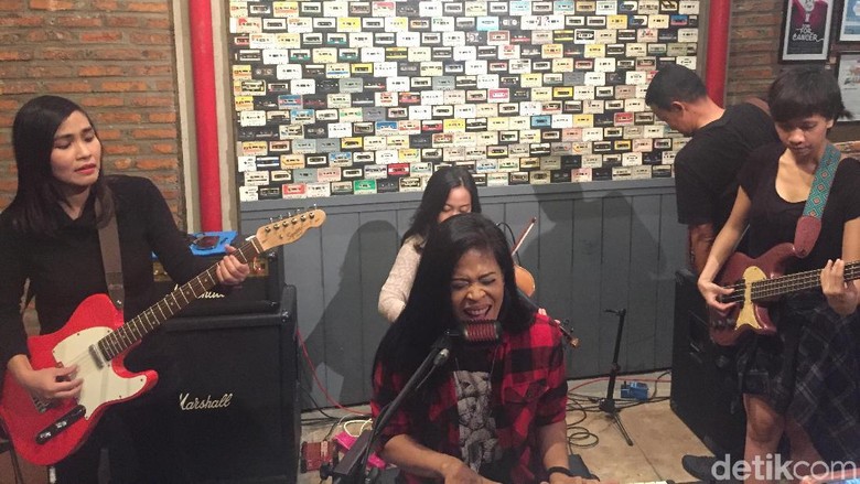 Kikan eks Coklat Sebut Dolores ORiordan Pengaruhi Keputusannya Bermusik Kikan eks Coklat Sebut Dolores ORiordan Pengaruhi Keputusannya Bermusik