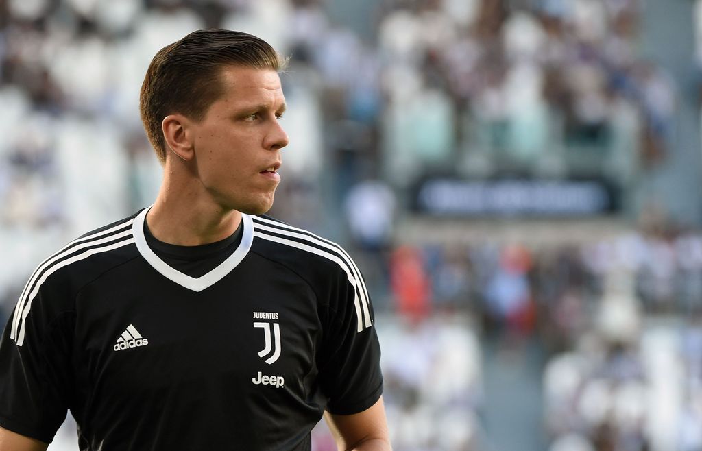 szczesny TURIN, ITALY - AUGUST 19: Wojciech Szczesny goalkeeper of Juventus looks during the Serie A match between Juventus and Cagliari Calcio at Allianz Stadium on August 19, 2017 in Turin, Italy. (Photo by Pier Marco Tacca/Getty Images)