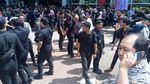Gempa Guncang Jakarta, Pekerja Kantoran Berhamburan