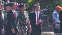 Presiden Jokowi dan Panglima TNI Marsekal Hadi Tjahjanto
