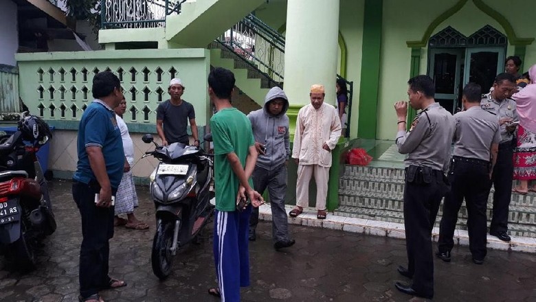 Bayi dalam Kardus Ditemukan di Masjid Makassar, Polisi Kejar Ortu Bayi dalam Kardus Ditemukan di Masjid Makassar, Polisi Kejar Ortu