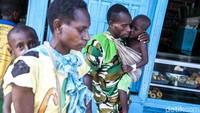 Sebanyak 15 anak di evakuasi menuju Rumah Sakit Umum Daerah (RSUD) Agats untuk diberikan perawatan dan pengobatan. M Agung Rajasa/Antara Foto.