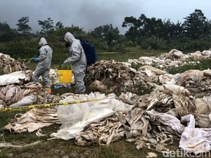 Tim KLHK Selidiki 78 Ton Karung Beracun di Karawang