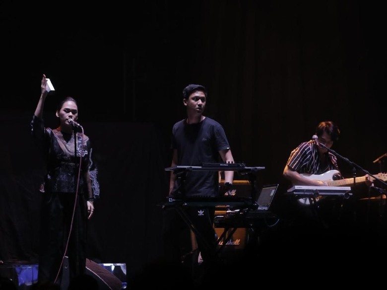 KimoKal dan Elephant Kind Buka Konser The XX KimoKal dan Elephant Kind Buka Konser The XX