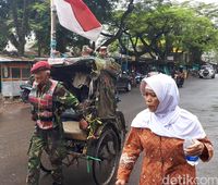 Mengenal Abdul, Penarik Becak Legendaris di Bandung Bergaya Tentara