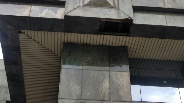 Gempa Guncang Jakarta, Plafon Kantor Bareskrim Timpa Mobil