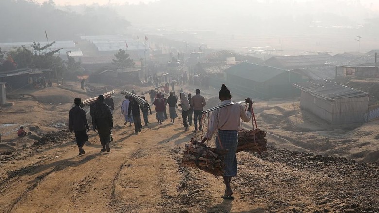 3 Tentara Bangladesh Dituduh Perkosa Bocah Rohingya di Kamp Pengungsian 3 Tentara Bangladesh Dituduh Perkosa Bocah Rohingya di Kamp Pengungsian