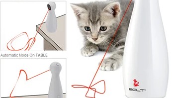 Mainan laser buat si kucing yang bisa berputar sendiri. (Foto: Brightside)