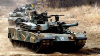 K2 Black Panther ini dipersenjatai dengan meriam terbaru Jerman 120 mm/L55, serupa dengan yang ada pada Leopard 2A6 dan 2A7. Tank ini memiliki sistem pengendalian tembakan yang sangat canggih dengan dapat melihat, melacak, dan menembak secara otomatis. Military Today  