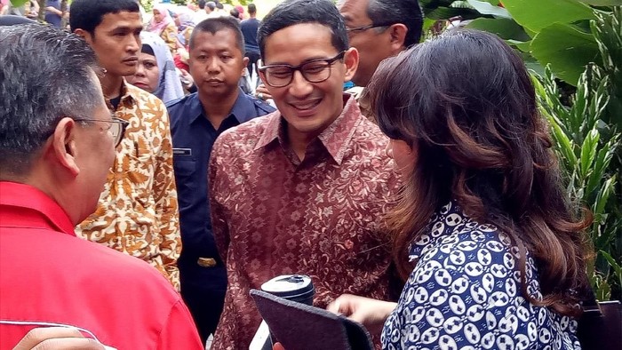 Usai Gempa, Sandiaga Pilih Rapat di Halaman Balai Kota