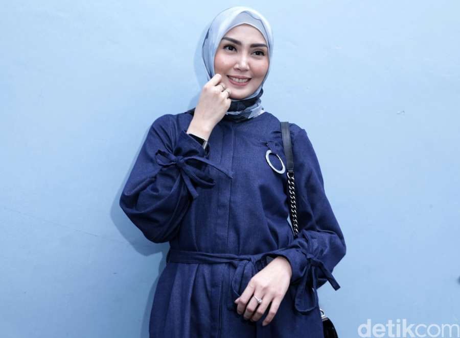 Cerita Berkah yang Didapat Fenita Arie Usai Berhijab