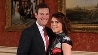 Putri Eugenie dari Inggris bertunangan dengan kekasihnya, Jack Brooksbank setelah tujuh tahun berpacaran. Awalnya mereka berencana menikah pada September 2018 (Foto: REUTERS/Jonathan Brady/Pool)